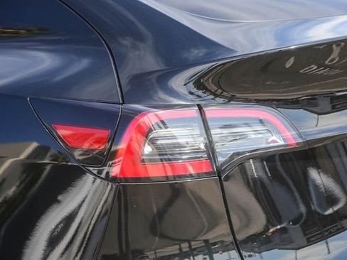 Used 2023 Tesla Model Y Long Range image 11