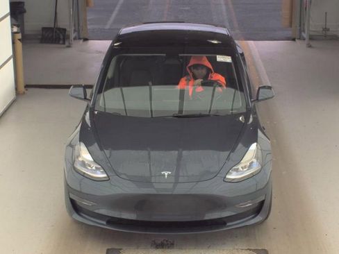 Used 2023 Tesla Model 3 Performance image 2