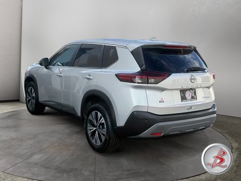 Used 2023 Nissan Rogue SV AWD/4WD image 5