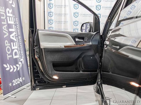 Used 2016 Toyota Sienna Limited Premium w/ Protection Package image 30