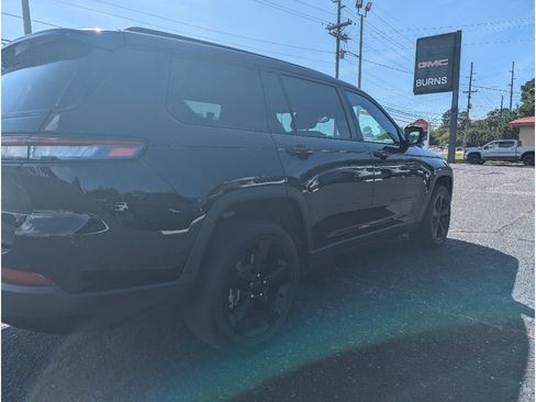 Used 2023 Jeep Grand Cherokee L Laredo AWD/4WD image 3