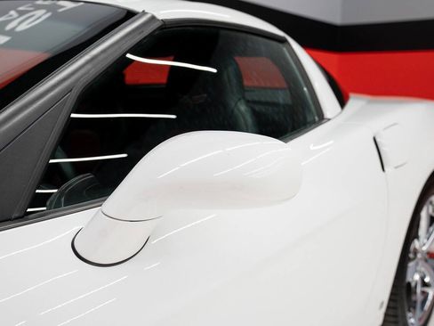 Used 2009 Chevrolet Corvette Coupe w/ Z51 Performance Package RWD image 40