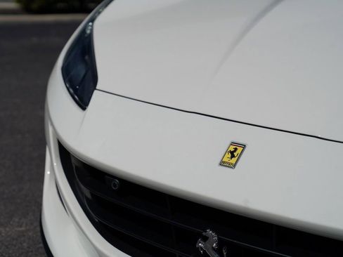 Used 2019 Ferrari Portofino RWD image 4