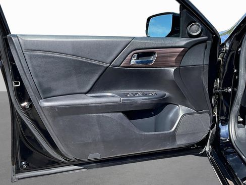 Used 2017 Honda Accord EX image 17