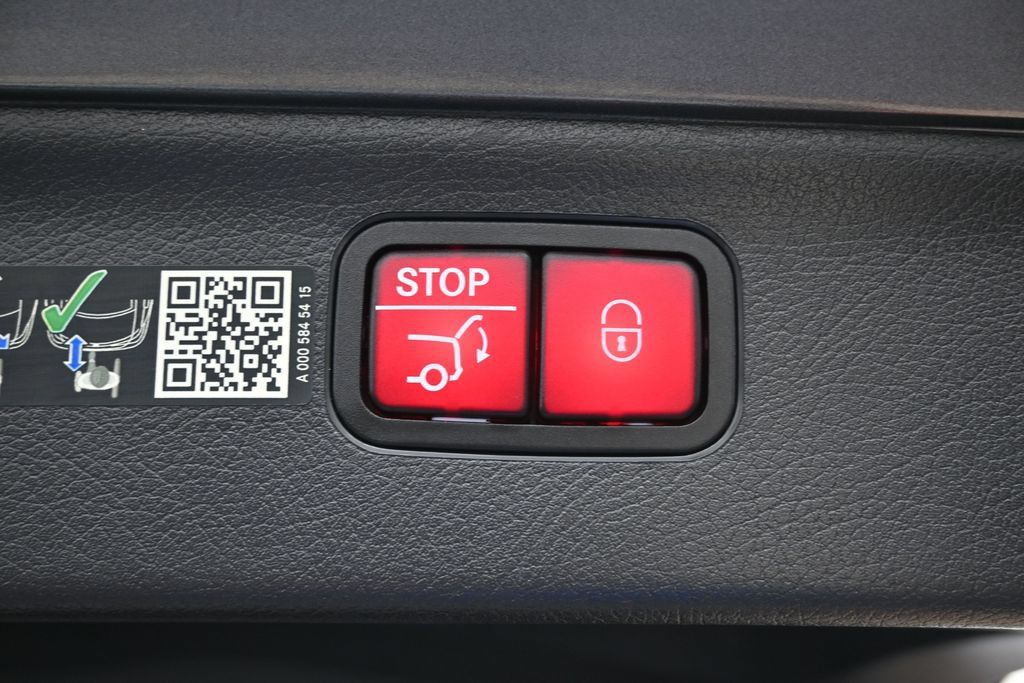 Used 2023 Mercedes-Benz EQS 580 4MATIC SUV image 17