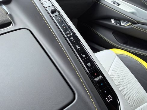 Used 2021 Chevrolet Corvette Stingray Premium Cpe w/ Z51 Performance Package RWD image 20