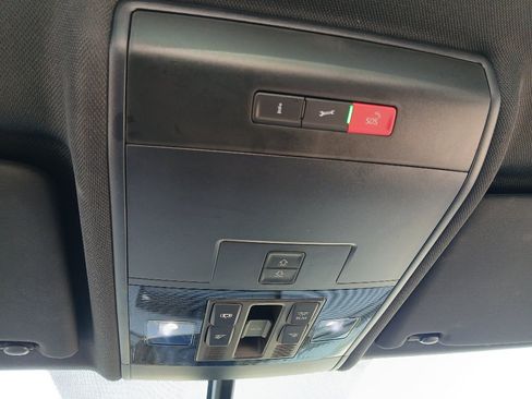 Used 2021 Volkswagen Atlas Cross Sport SE w/ Panoramic Sunroof Package FWD image 18