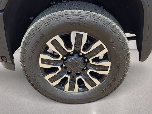 Used 2025 GMC Sierra 2500 Denali Ultimate AWD/4WD image 11