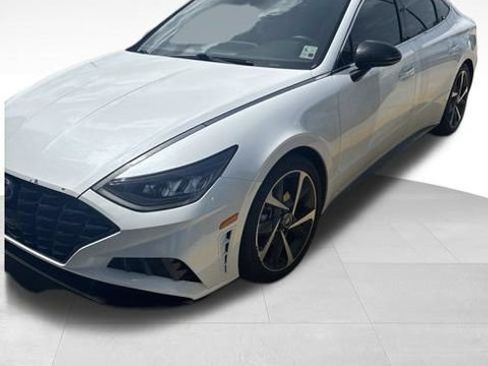 Used 2021 Hyundai Sonata SEL Plus w/ Tech Package FWD image 3