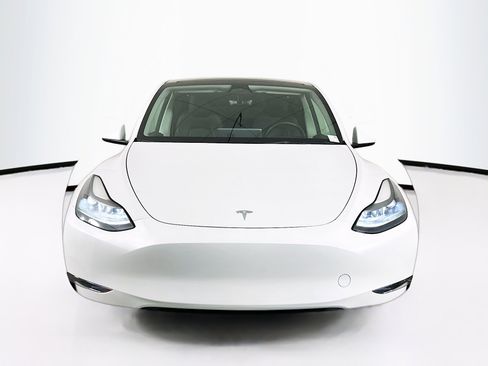 Used 2023 Tesla Model Y Long Range image 2