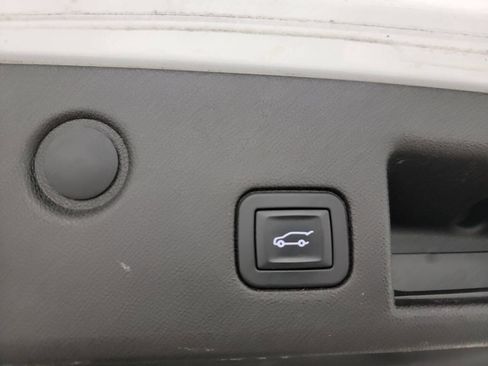 Used 2018 Chevrolet Equinox LT image 18