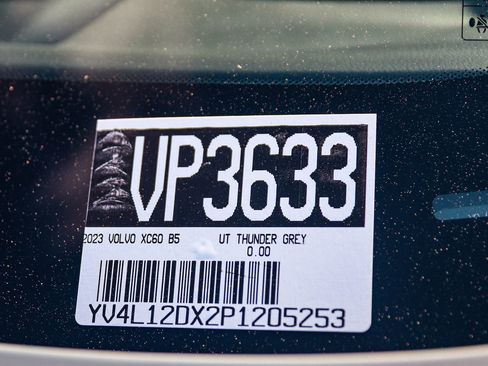 Used 2023 Volvo XC60 B5 Ultimate w/ Climate Package image 33