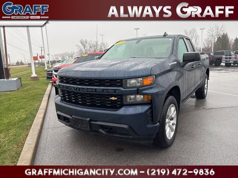 Used 2020 Chevrolet Silverado 1500 Custom w/ Custom Value Package image 1