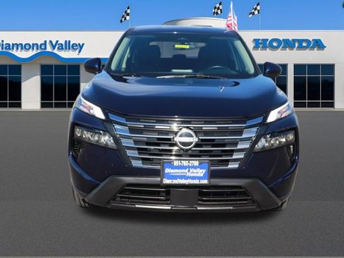 Used 2025 Nissan Rogue SV image 2