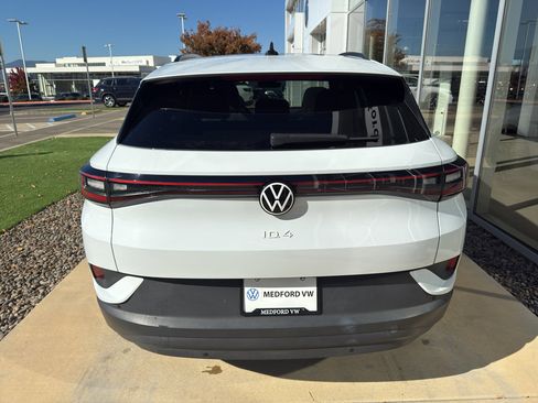 Used 2022 Volkswagen ID.4 Pro S image 5
