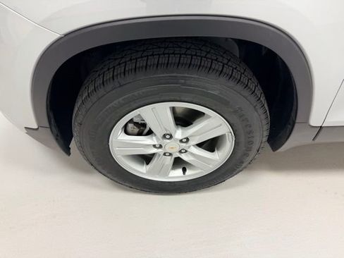 Used 2022 Chevrolet Trax LS w/ Tint and Cruise Package image 18