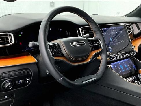 Used 2024 Jeep Grand Wagoneer Series III w/ Rear-Seat Entertainment Group AWD/4WD image 16