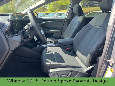 New 2025 Audi Q6 e-tron Premium image 23