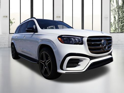 Used 2025 Mercedes-Benz GLS 450 4MATIC image 7
