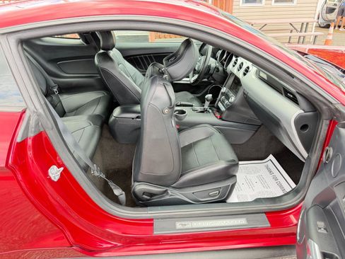 Used 2015 Ford Mustang Premium RWD image 31