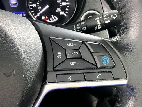 Used 2019 Nissan Rogue SV w/ Premium Package FWD image 19
