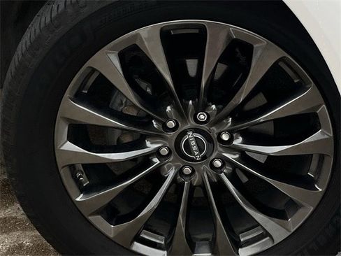 Used 2022 Nissan Armada Platinum w/ Captain's Chairs Package image 10