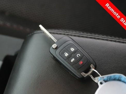 Used 2017 Chevrolet Equinox LT w/ Convenience Package FWD image 3