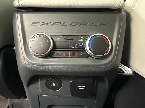 Used 2025 Ford Explorer Platinum w/ Ultimate Package AWD/4WD image 26