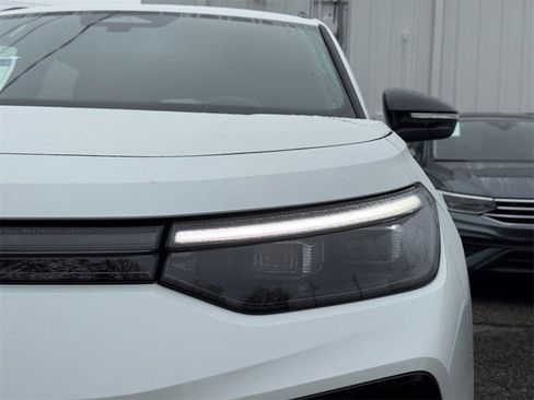 New 2026 Volkswagen Tiguan SE R-Line image 3