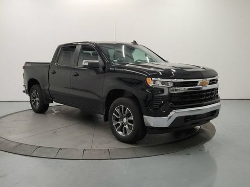 Used 2024 Chevrolet Silverado 1500 LT AWD/4WD image 3