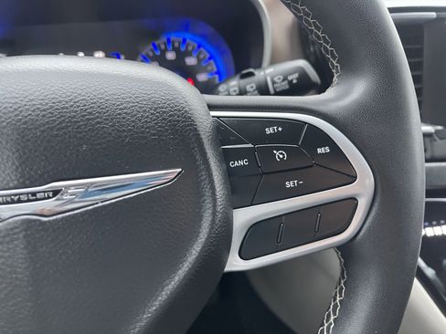 Used 2023 Chrysler Voyager LX image 28