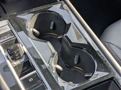 Used 2025 Volkswagen Atlas Cross Sport SE image 24