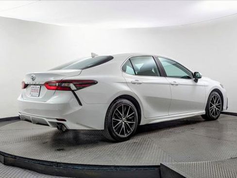 Used 2024 Toyota Camry SE image 8