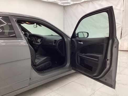 Used 2019 Dodge Charger SXT w/ Leather Interior Group image 17