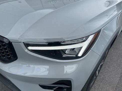 Certified 2025 Volvo XC40 B5 Plus image 8