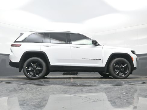 New 2026 Jeep Grand Cherokee Limited w/ Limited Altitude Package image 16