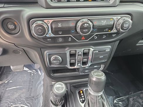 Used 2020 Jeep Wrangler Unlimited Sahara AWD/4WD image 25