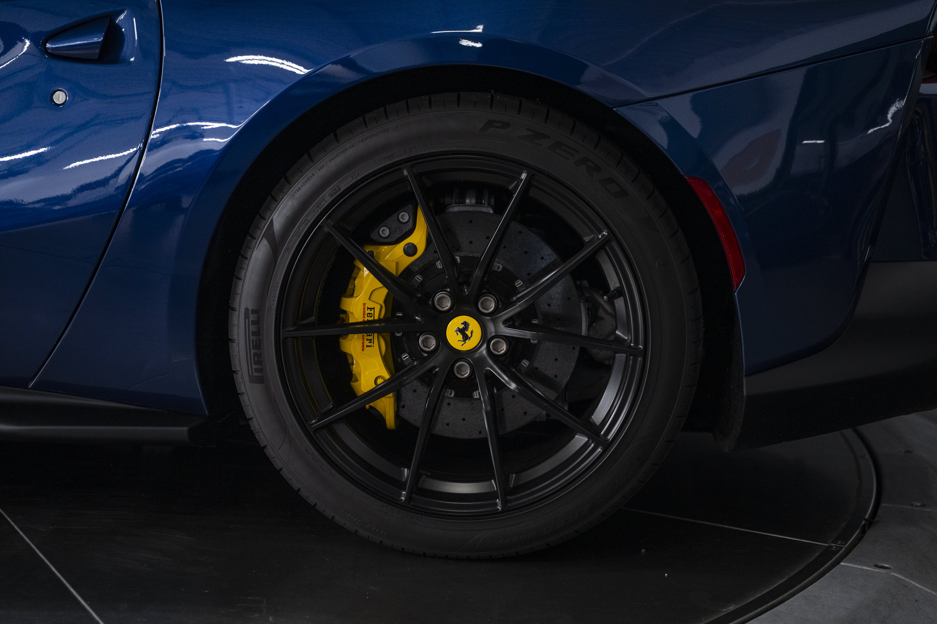 Used 2019 Ferrari 812 Superfast RWD image 14