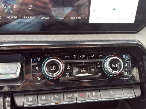 Used 2024 GMC Sierra 2500 AT4 w/ Technology Package AWD/4WD image 23