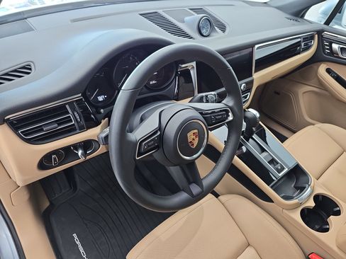 Used 2025 Porsche Macan AWD/4WD image 16