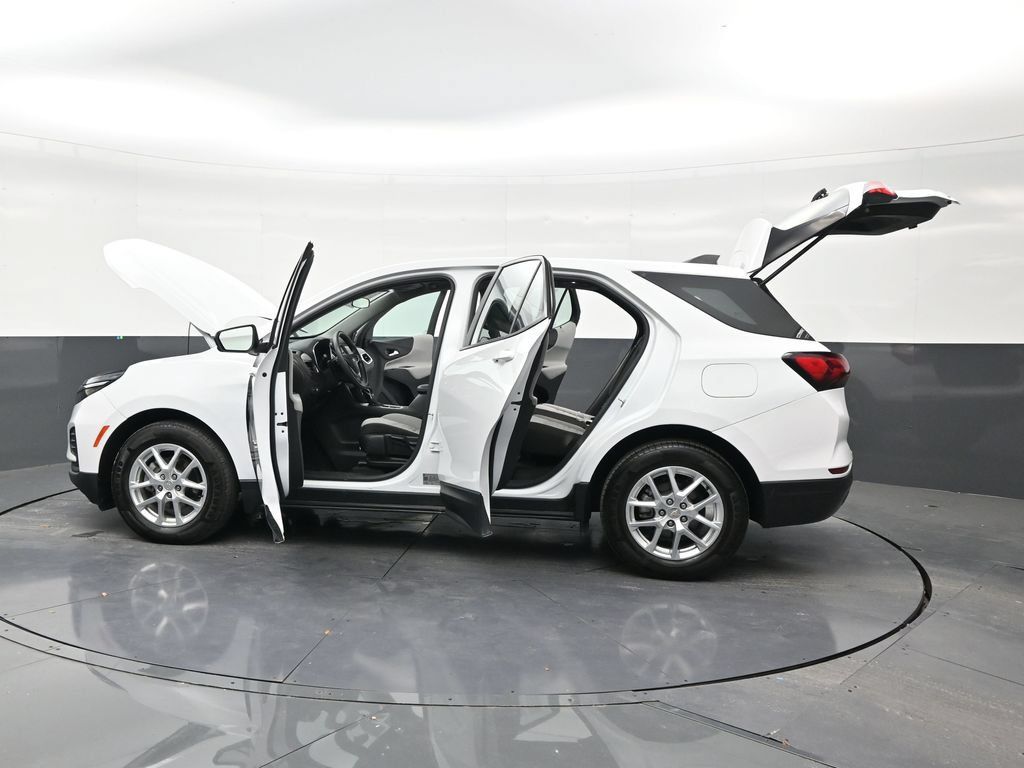 Used 2022 Chevrolet Equinox LS FWD image 30