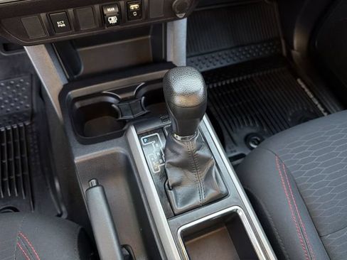 Used 2018 Toyota Tacoma SR5 AWD/4WD image 22