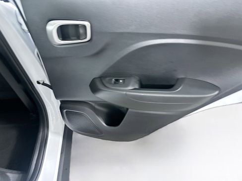 Used 2025 Hyundai Venue SEL image 28