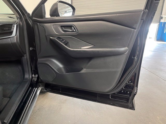 Used 2024 Nissan Rogue S FWD image 13