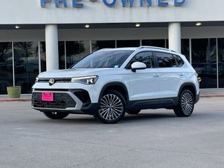 Used 2025 Volkswagen Taos SE video 1