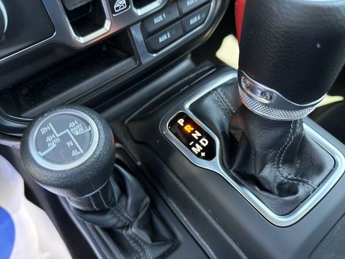 Certified 2025 Jeep Wrangler Unlimited Sahara AWD/4WD image 32