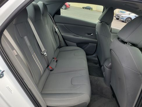 Certified 2025 Hyundai Elantra SEL FWD image 24