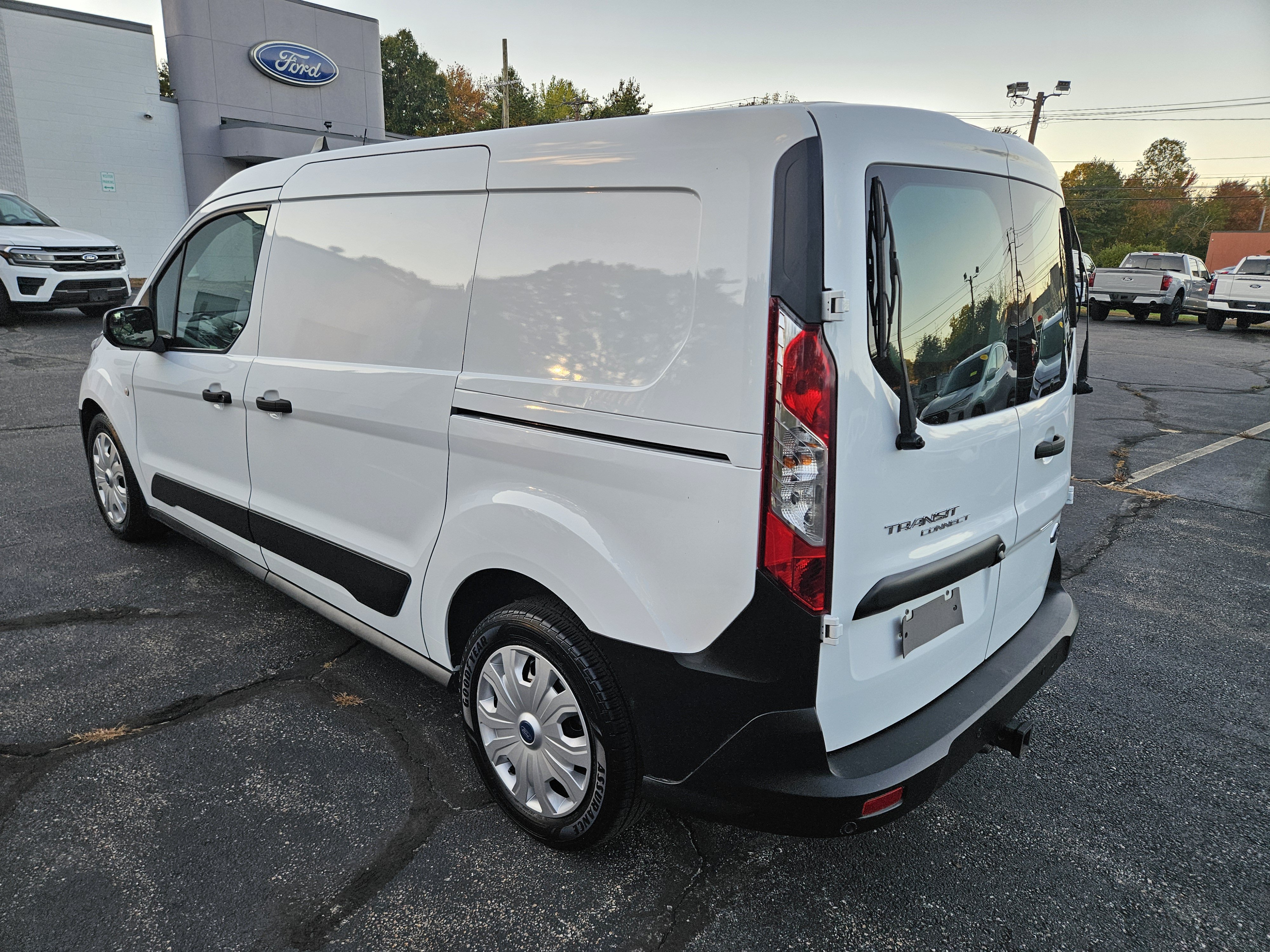 Used 2023 Ford Transit Connect XL w/ Trailer Tow Package FWD image 7
