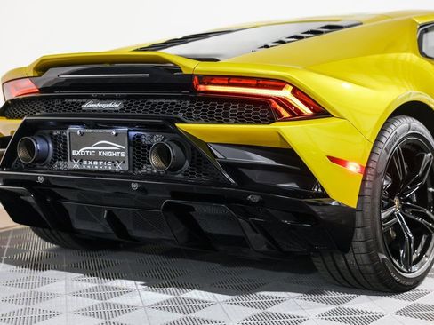 Used 2020 Lamborghini Huracan EVO image 8