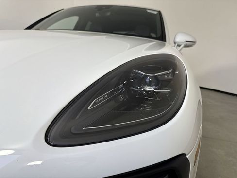 Certified 2023 Porsche Macan Turbo AWD/4WD image 11